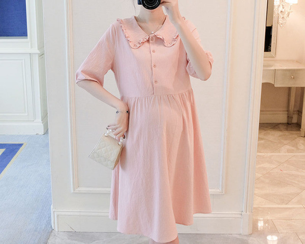 Nööpide ja lühikeste varrukatega suvekleit rasedatele