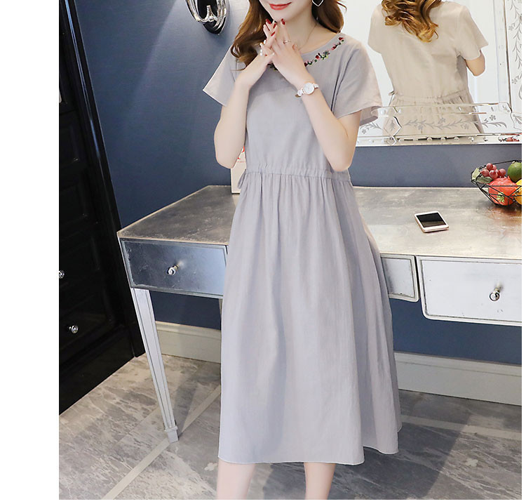 Modern női ruha ovális nyakkivágással és rövid ujjú terhes nők számára