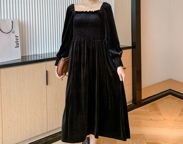 Fekete hosszú ruha terhes nőknek