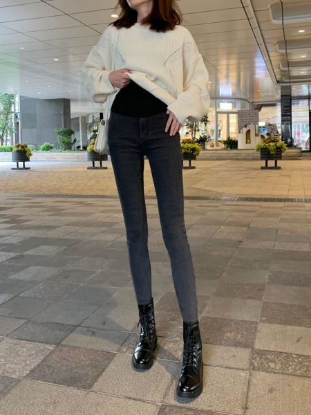 Szürke és fekete női nadrág terhes nők számára