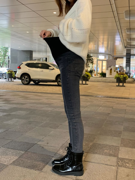 Szürke és fekete női nadrág terhes nők számára