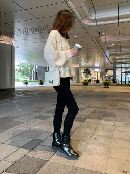 Szürke és fekete női nadrág terhes nők számára