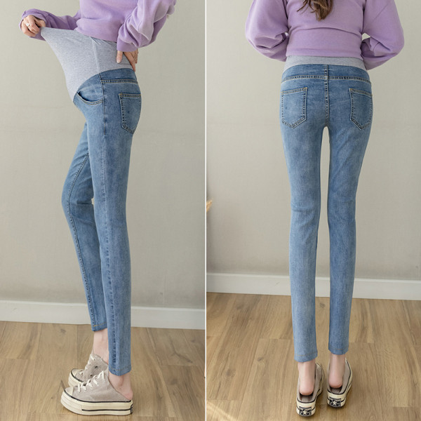 Testhezálló farmermodell széles elasztikus övvel