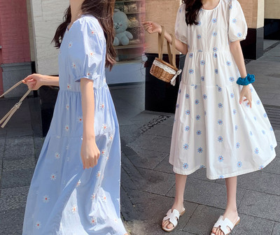 Virágos motívumú alkalmi ruha terhes nőknek