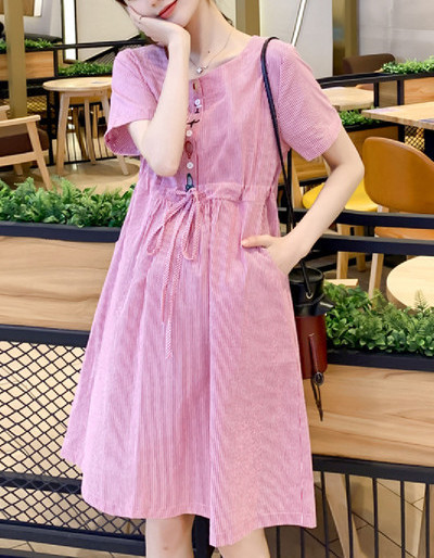 Ежедневна рокля с копчета и къс ръкав за бременни жени