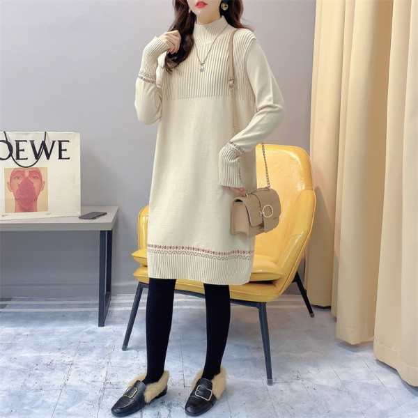 Dugi ženski pleteni džemper s niskom kragnom