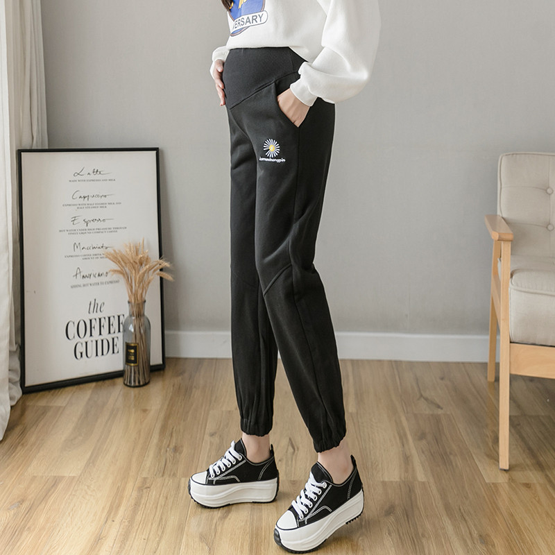 Sportnadrág széles gumival terhes nők számára