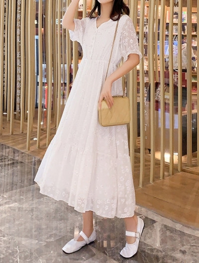 Alkalmi ruha terhes nőknek spitz nyakkivágással