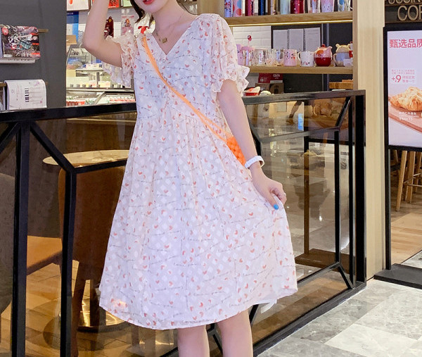 Lühikeste varrukate ja spitsikaelusega vabaaja kleit rasedatele naistele