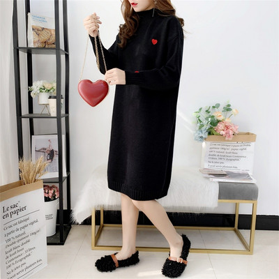 Szívhímzéssel ellátott napi tunika terhes nők számára