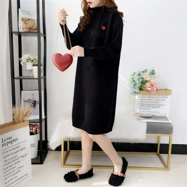 Szívhímzéssel ellátott napi tunika terhes nők számára