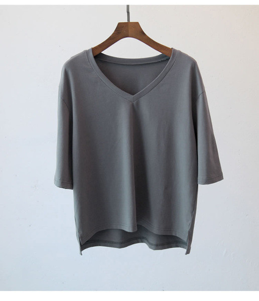 Női póló spitz nyakkivágással, fehér és szürke színben