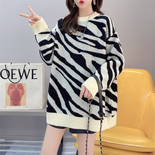 Loomatrükiga kampsun rasedatele naistele