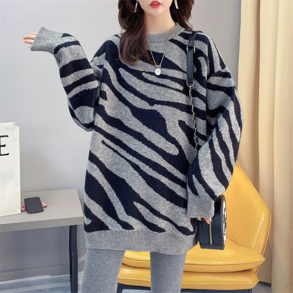 Loomatrükiga kampsun rasedatele naistele