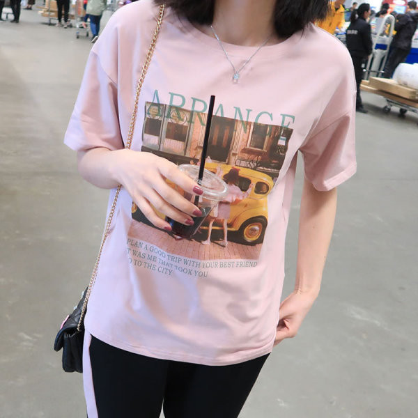 Värvilise aplikatsiooni ja ovaalse kaelusega naiste T-särk, mis sobib rasedatele