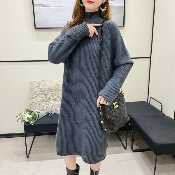 Kõrge kraega talvekleit rasedatele