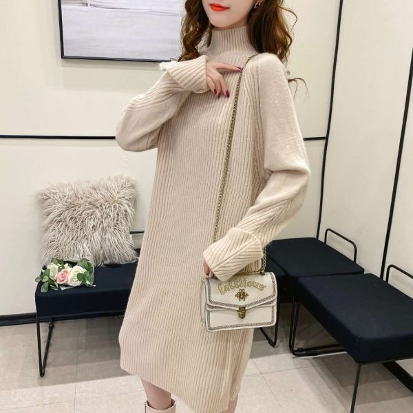 Kõrge kraega talvekleit rasedatele