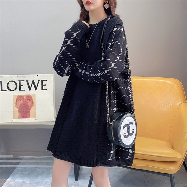 Ümmarguse kaelusega kampsun rasedatele naistele