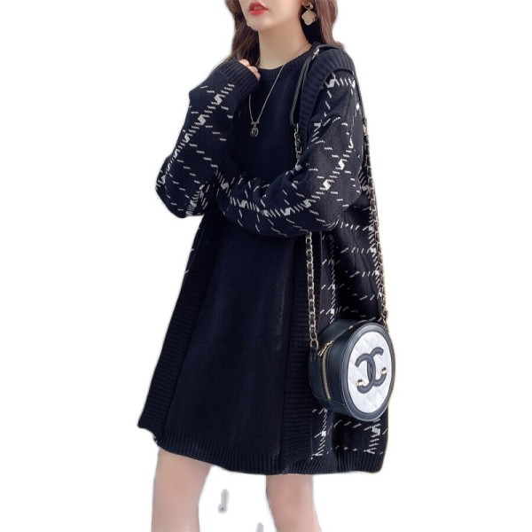 Ümmarguse kaelusega kampsun rasedatele naistele