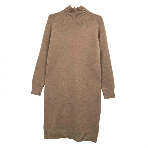 Kõrge kraega vabaaja kleit - sirge mudel