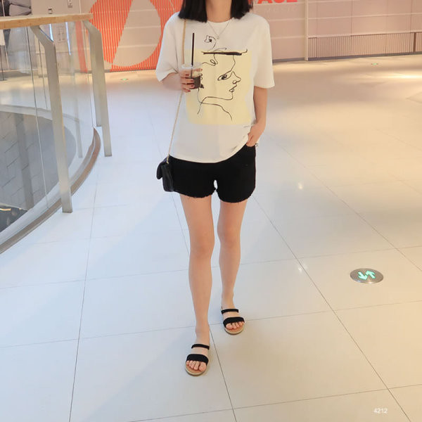 Naiste lühikesed elastse vöökohaga teksad - rasedatele