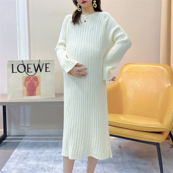 Kötött ruha kerek nyakkivágással télre