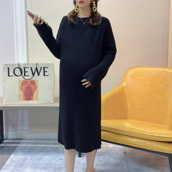 Kötött ruha kerek nyakkivágással télre