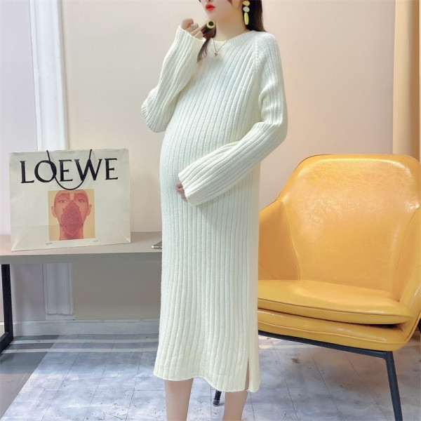 Kötött ruha kerek nyakkivágással télre