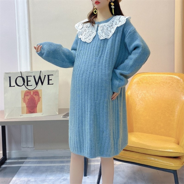 Kismama ruha csipkegallérral