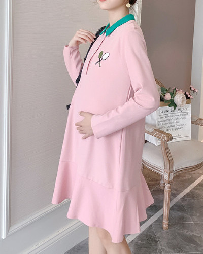 Uue mudeliga kleit rasedatele musta ja roosa kaelusega