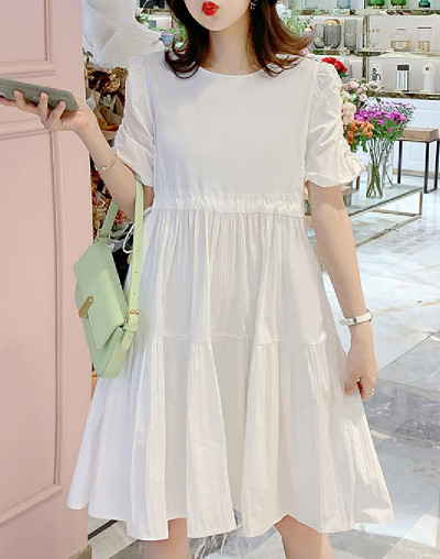 Разкроен модел рокля за бременни с овално деколте