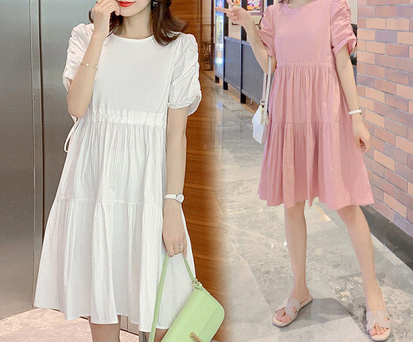 Разкроен модел рокля за бременни с овално деколте