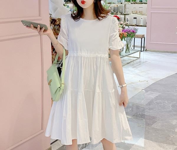 Разкроен модел рокля за бременни с овално деколте