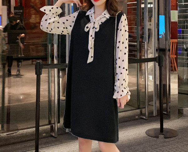 Rochie model nou pentru gravide cu maneci lungi de inimioare