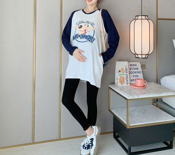 Ежедневна блуза за бременни жени с овално деколте и щампа 