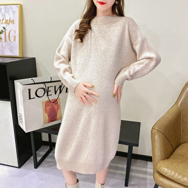 Téli pöttyös ruha kismamaknak alacsony gallérral