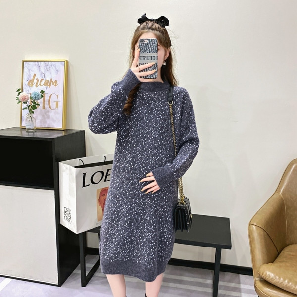 Téli pöttyös ruha kismamaknak alacsony gallérral