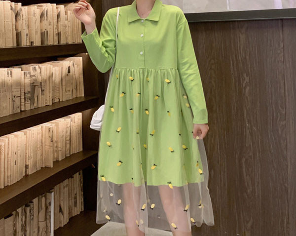 Új ruhamodell terhes nőknek - klasszikus gallérral és hosszú ujjal