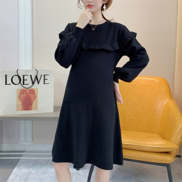 Tasuta mudelkleit rasedatele ovaalse kaelusega