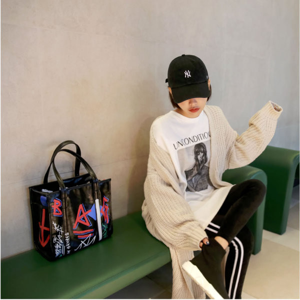 Ženska casual bluza u bijeloj boji - široki model