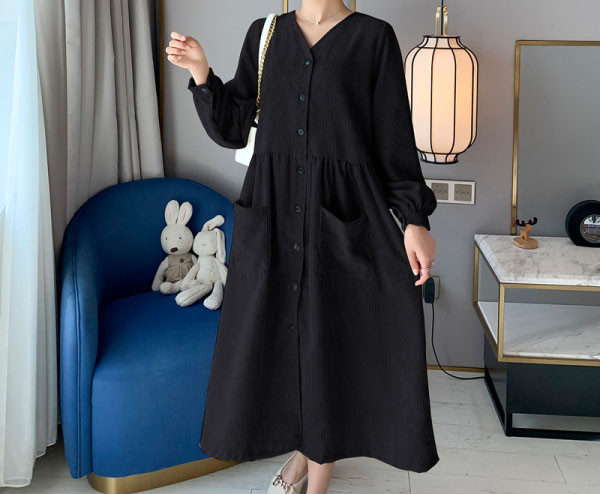 Naiste lai taskute ja nööpidega kleit rasedatele