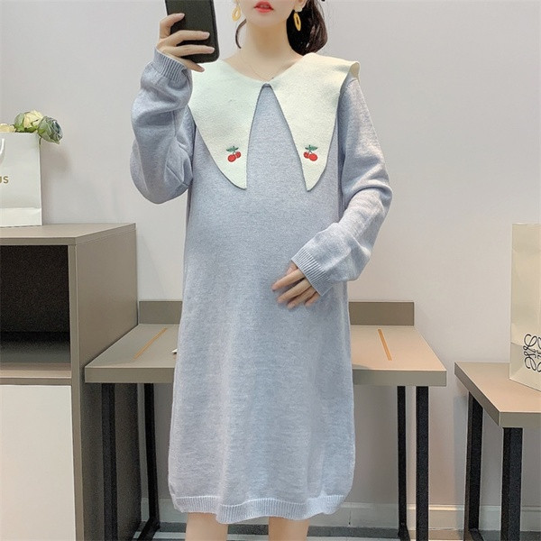 Dugi model haljine za trudnice sa vezom