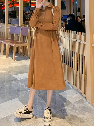 Klassikalise kraega sügis-talvine kleit rasedatele