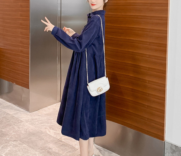 Klassikalise kraega sügis-talvine kleit rasedatele