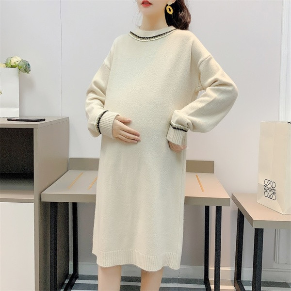 Kötött alkalmi ruha terhes nőknek, ovális nyakkivágással