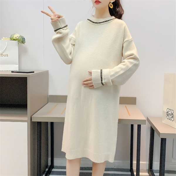 Kötött alkalmi ruha terhes nőknek, ovális nyakkivágással