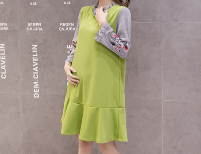 Casual haljina izrezanog modela za trudnice