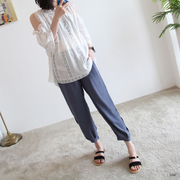 Naiste vabaaja laiad taskutega püksid kolmes värvitoonis