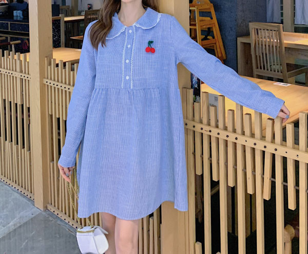 Modern ruha klasszikus gallérral terhes nők számára