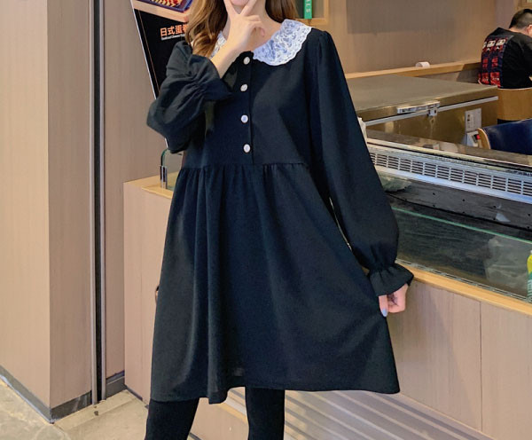 Modern széles modell ruha gombokkal - terhes nők számára